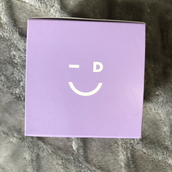 SOLD🔴🔴Sugar kitten holographic peel off mask - Picture 3 of 4